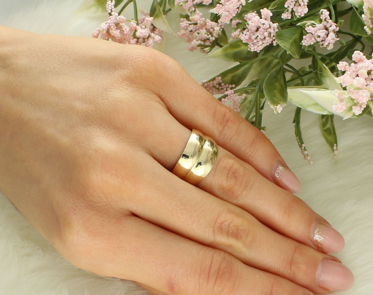 Pierścionek złoty szeroki próba 375, PI 3900A 375 Pierścionek wykonany z żółtego 9 karatowego złota o charakterystycznej formie. Złote pierścionki 375 idealne na prezent. Damski złoty pierścionek 1.jpg